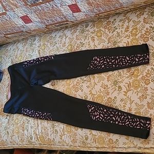 Aeropostale black and mauve leggings